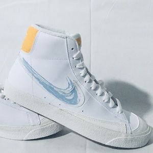NWOT Nike Hightop shoes in Blue and Yellow! 🌊